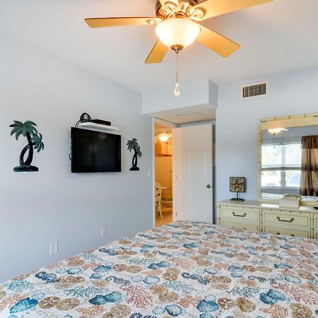 St Pete Beach Condo With Pool, 5 Min Walk To Beach! St. Pete Beach Eksteriør billede