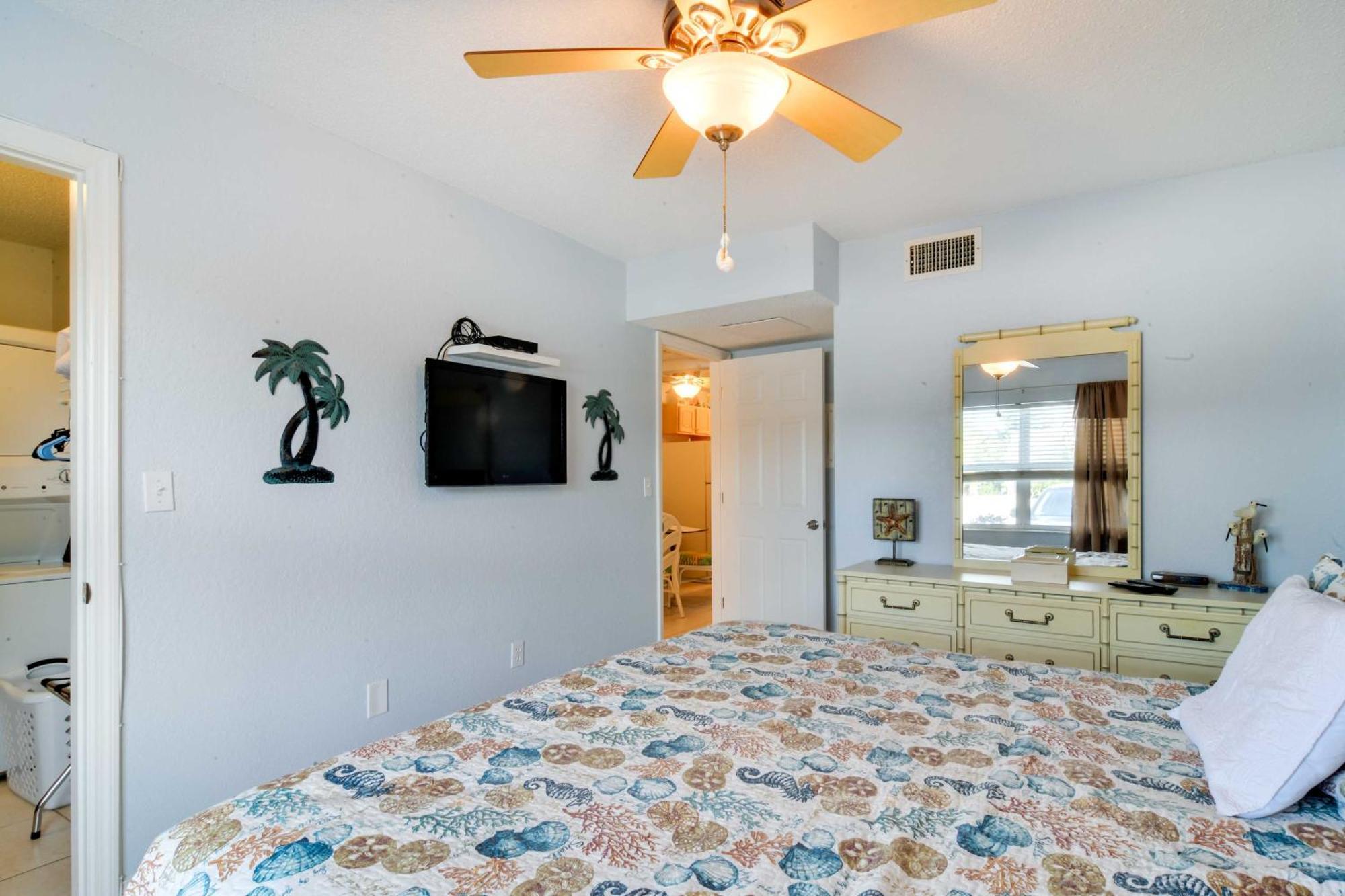 St Pete Beach Condo With Pool, 5 Min Walk To Beach! St. Pete Beach Eksteriør billede