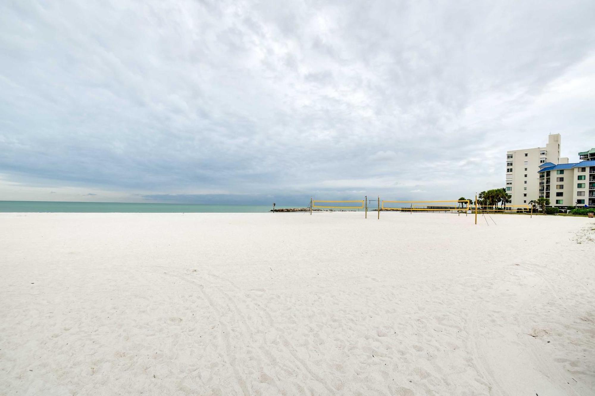 St Pete Beach Condo With Pool, 5 Min Walk To Beach! St. Pete Beach Eksteriør billede