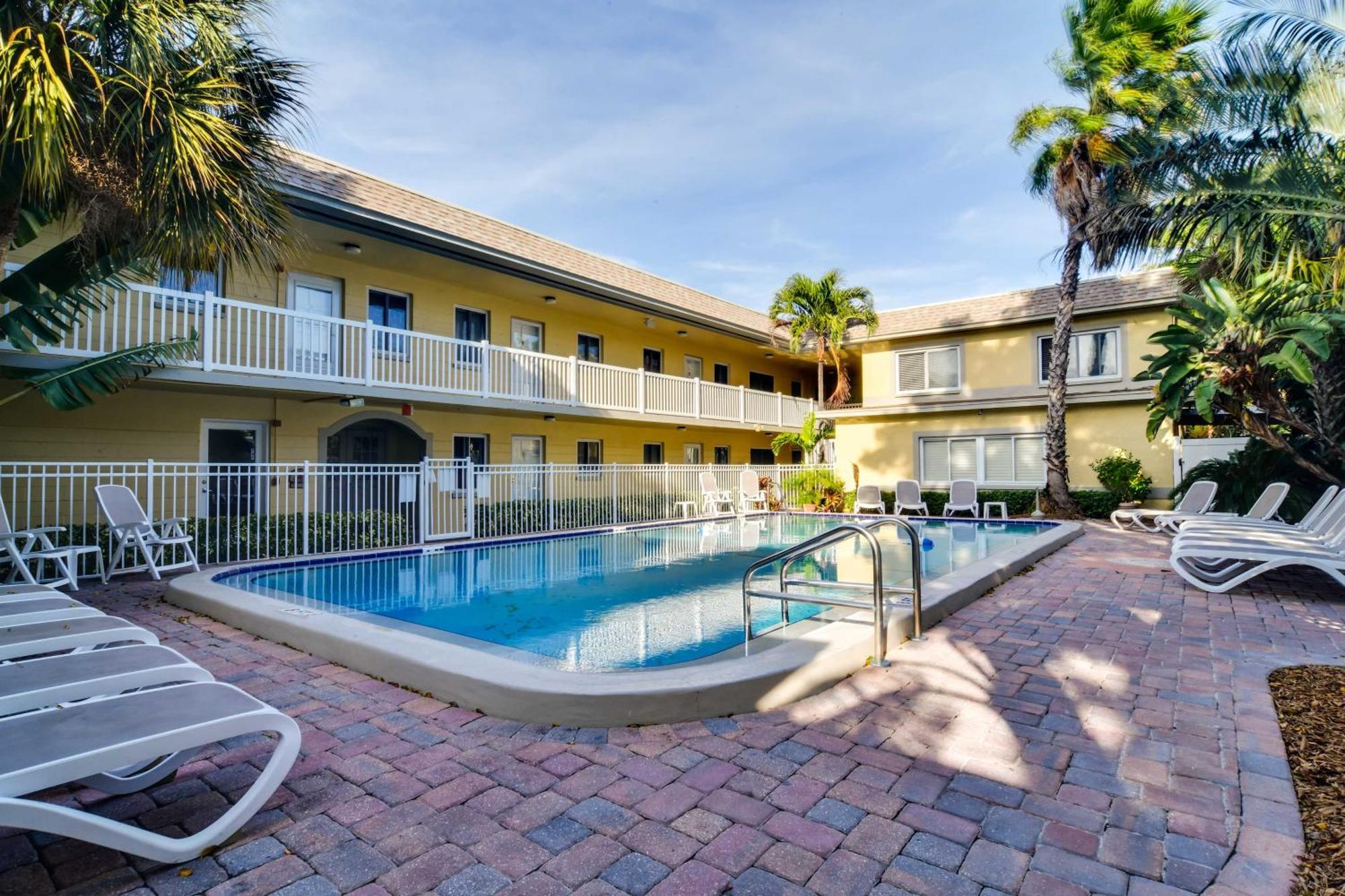 St Pete Beach Condo With Pool, 5 Min Walk To Beach! St. Pete Beach Eksteriør billede