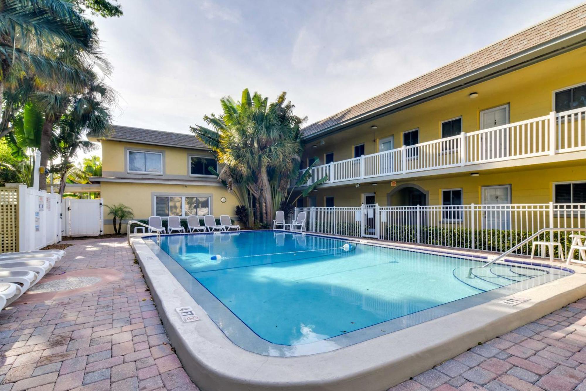 St Pete Beach Condo With Pool, 5 Min Walk To Beach! St. Pete Beach Eksteriør billede